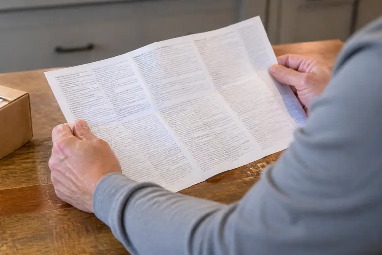 Examen minutieux d'un document de garantie pour éviter les erreurs de dossier SAV